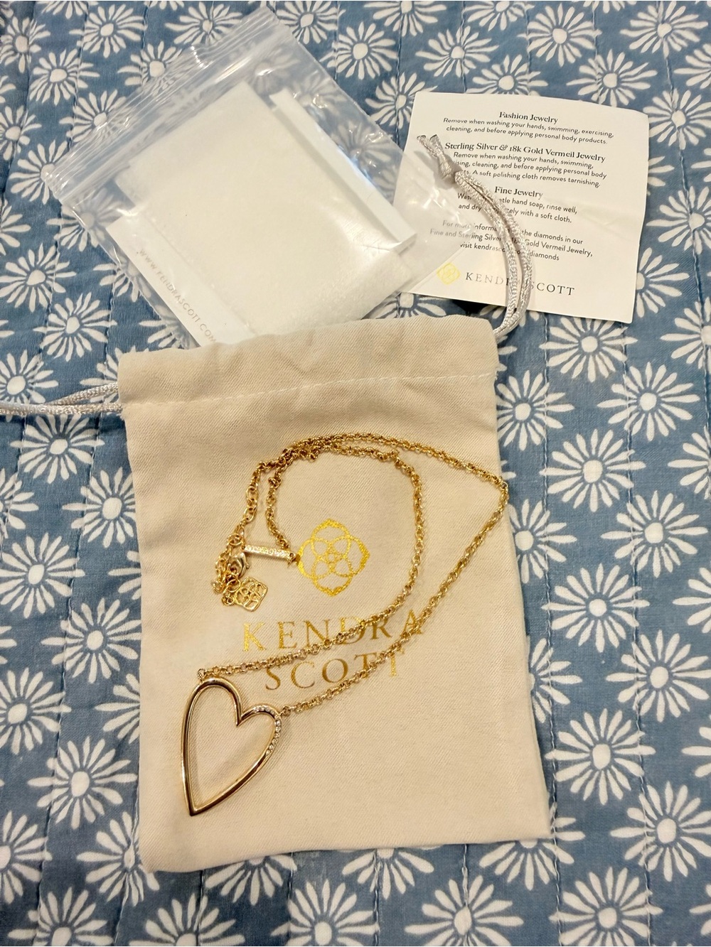 Kendra Scott Ansley Open Heart Pendant Necklace - Gold, GUC! - Picture 3 of 8